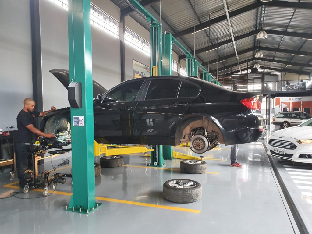 Oficina mecânica your best car por dentro Em brasilia