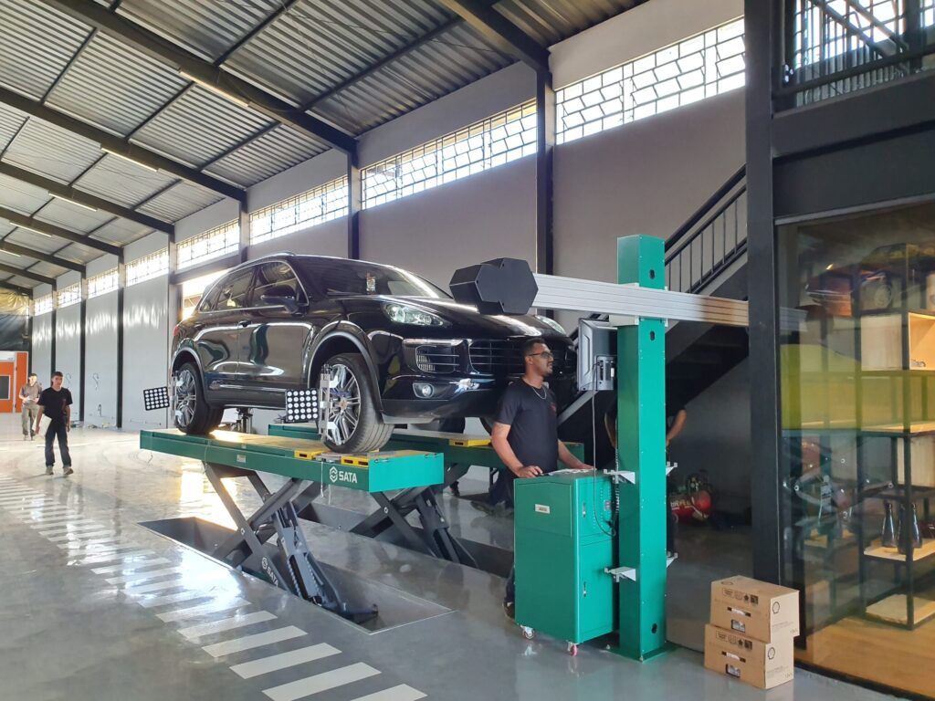Oficina mecânica your best car por dentro